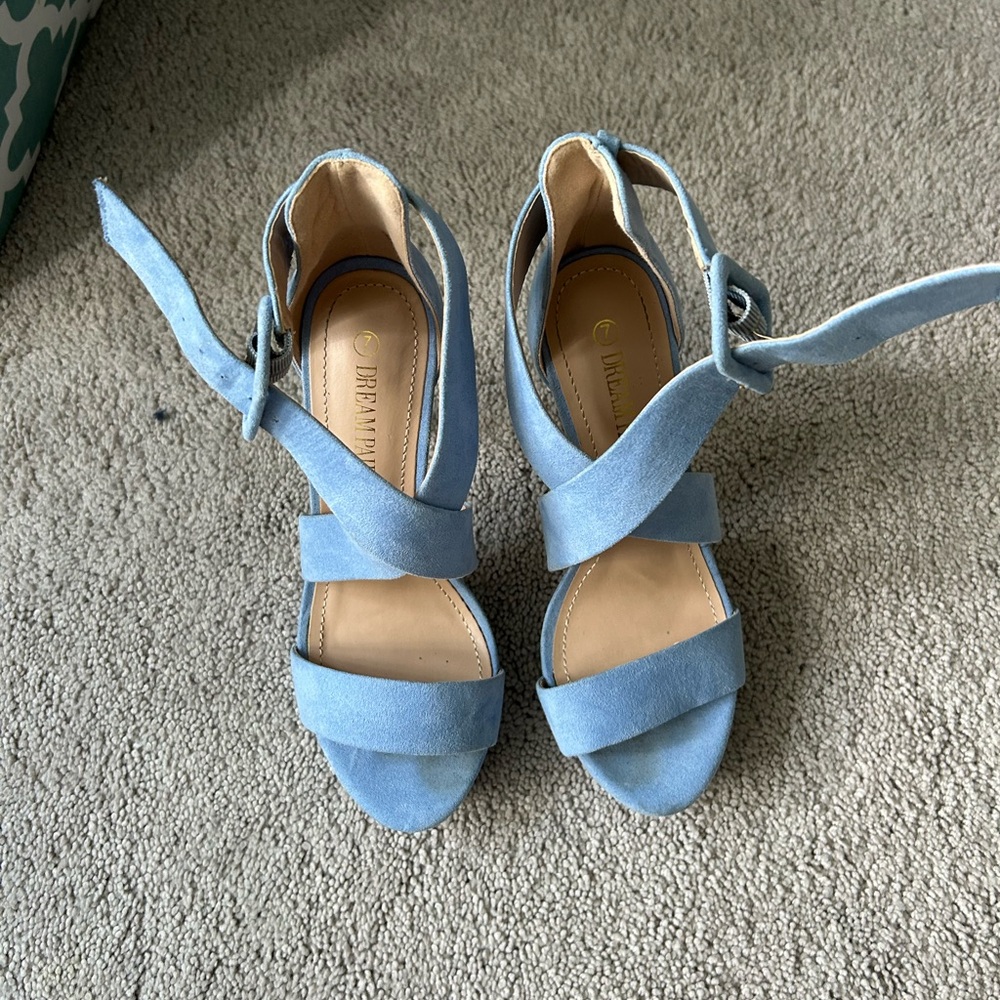 DREAM PARIS- heels- size 7- powder/baby blue